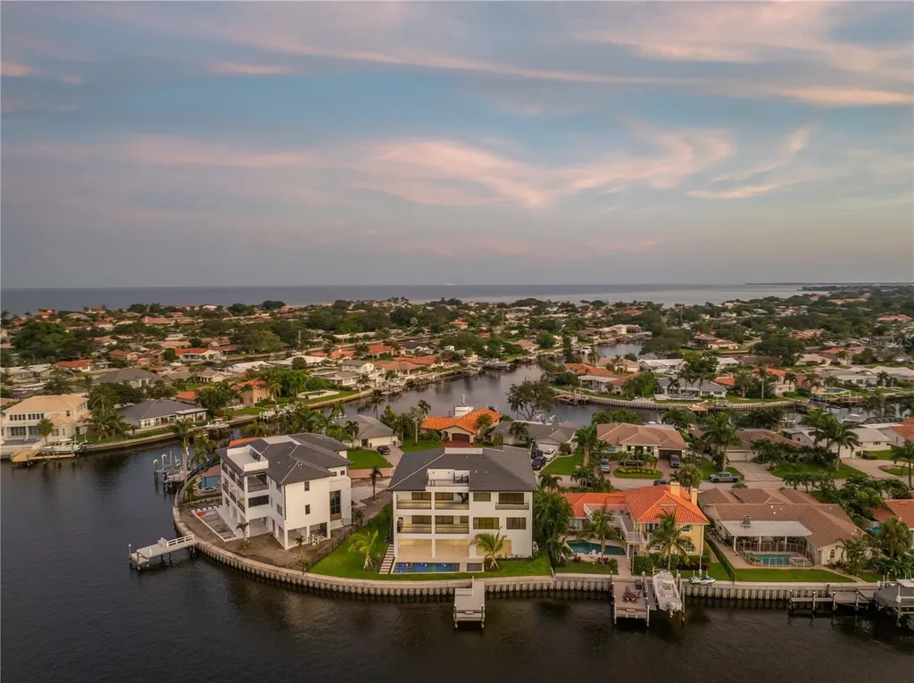 2081 Michigan Avenue NE St Petersburg FL 33703