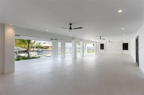 2081 Michigan Avenue NE St Petersburg FL 33703