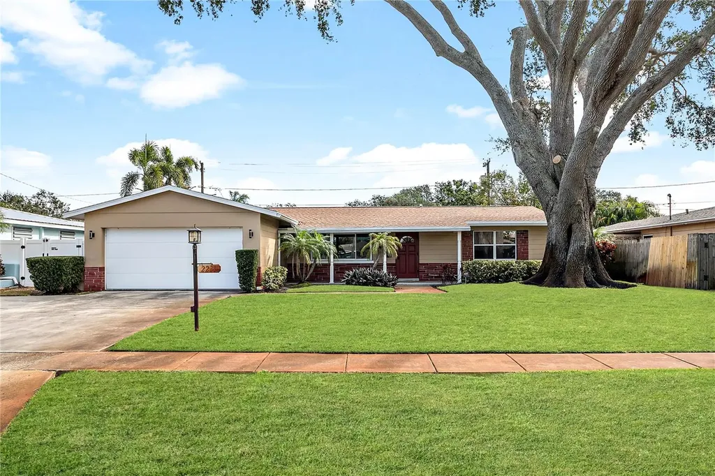 2231 60th Way N St Petersburg FL 33710