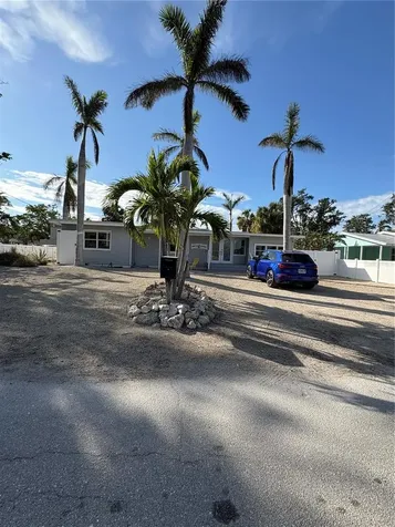 5032 Calle Minorga Sarasota FL 34242