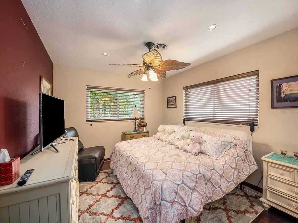 1818 Dolphin Boulevard S St Petersburg FL 33707