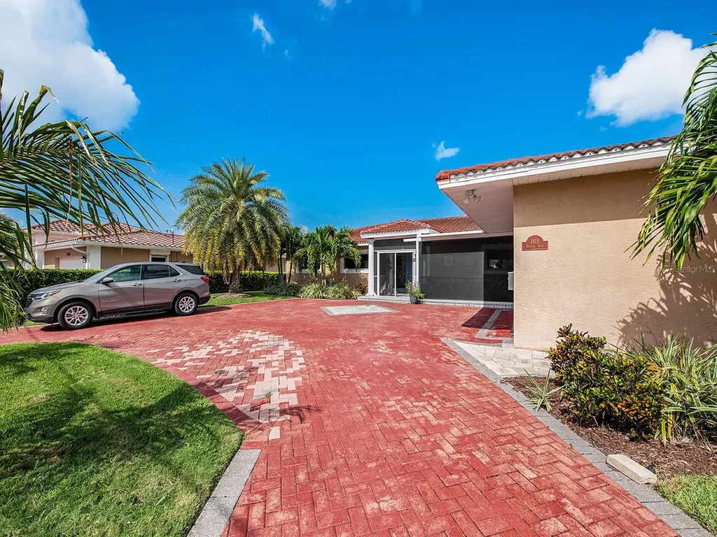 1818 Dolphin Boulevard S St Petersburg FL 33707