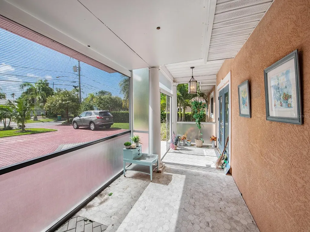 1818 Dolphin Boulevard S St Petersburg FL 33707