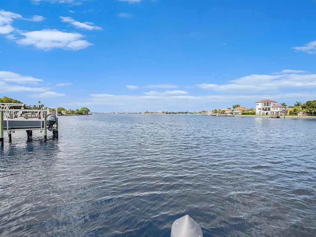 1818 Dolphin Boulevard S St Petersburg FL 33707