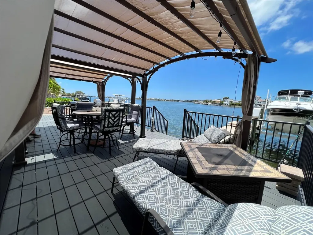 1818 Dolphin Boulevard S St Petersburg FL 33707