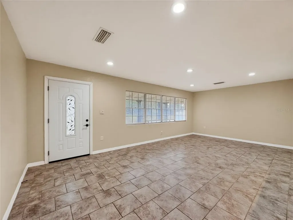 176 E Grandbend Avenue Lake Mary FL 32746