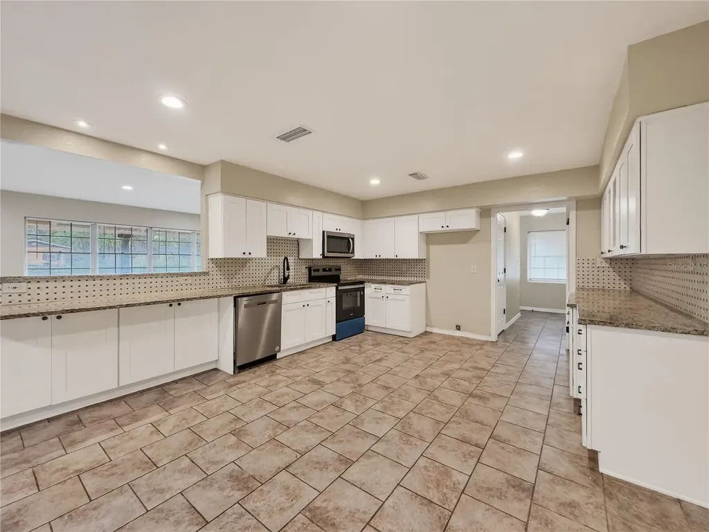 176 E Grandbend Avenue Lake Mary FL 32746
