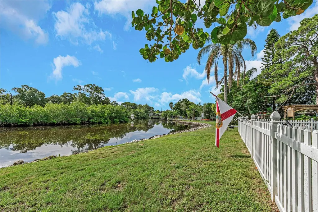 964 67th Street S St Petersburg FL 33707