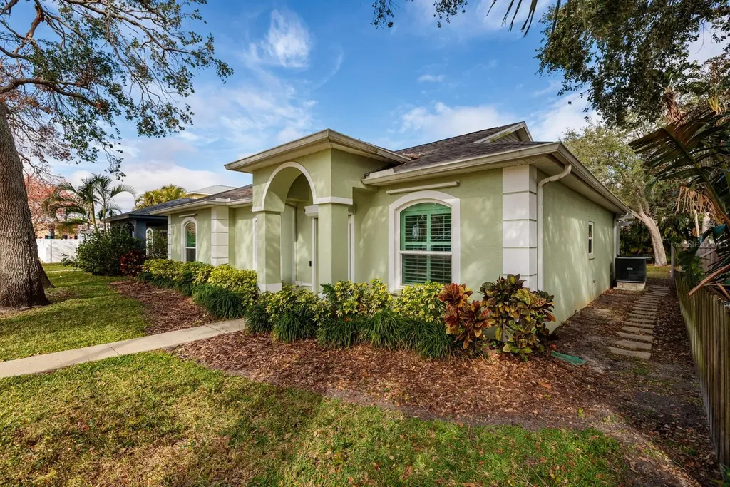 351 46th Avenue N St Petersburg FL 33703