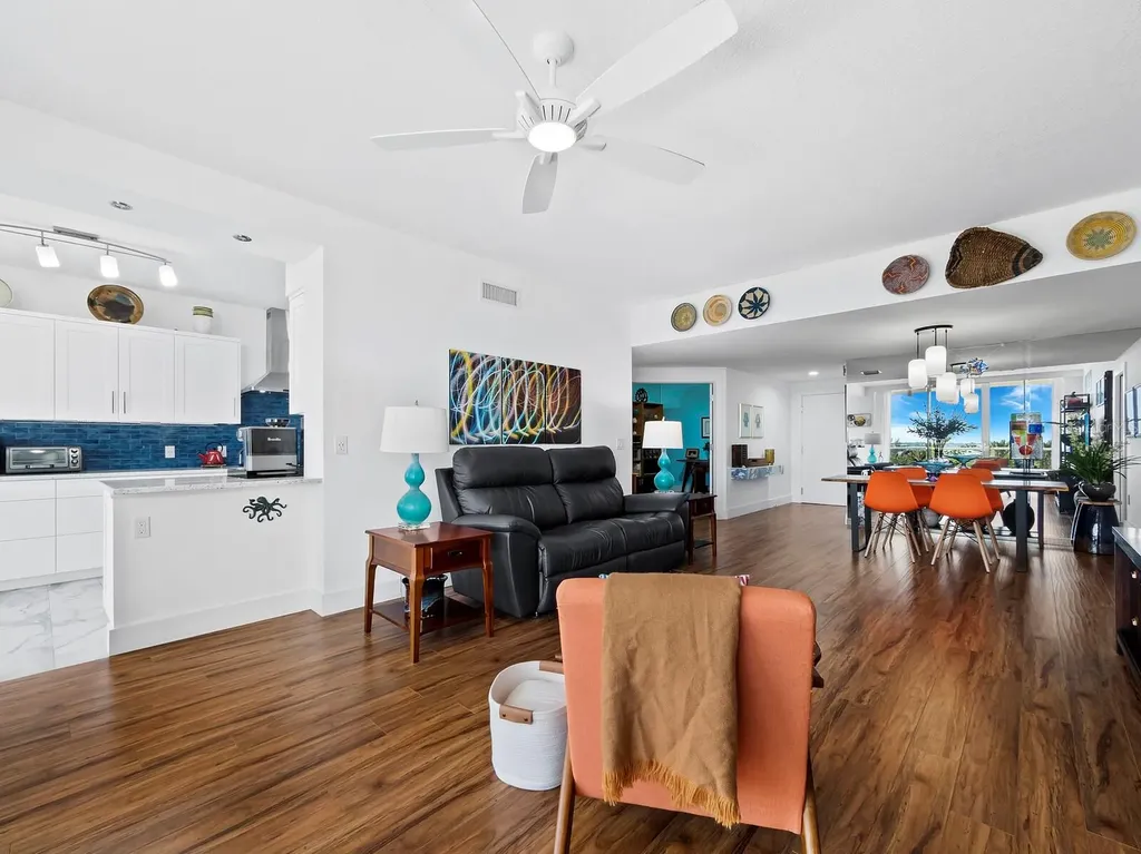 1800 Benjamin Franklin Drive Sarasota FL 34236