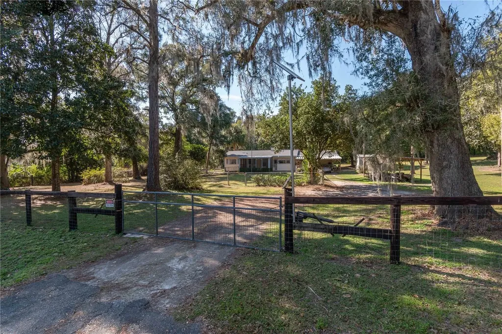 9352 NE 27th Terrace Anthony FL 32617