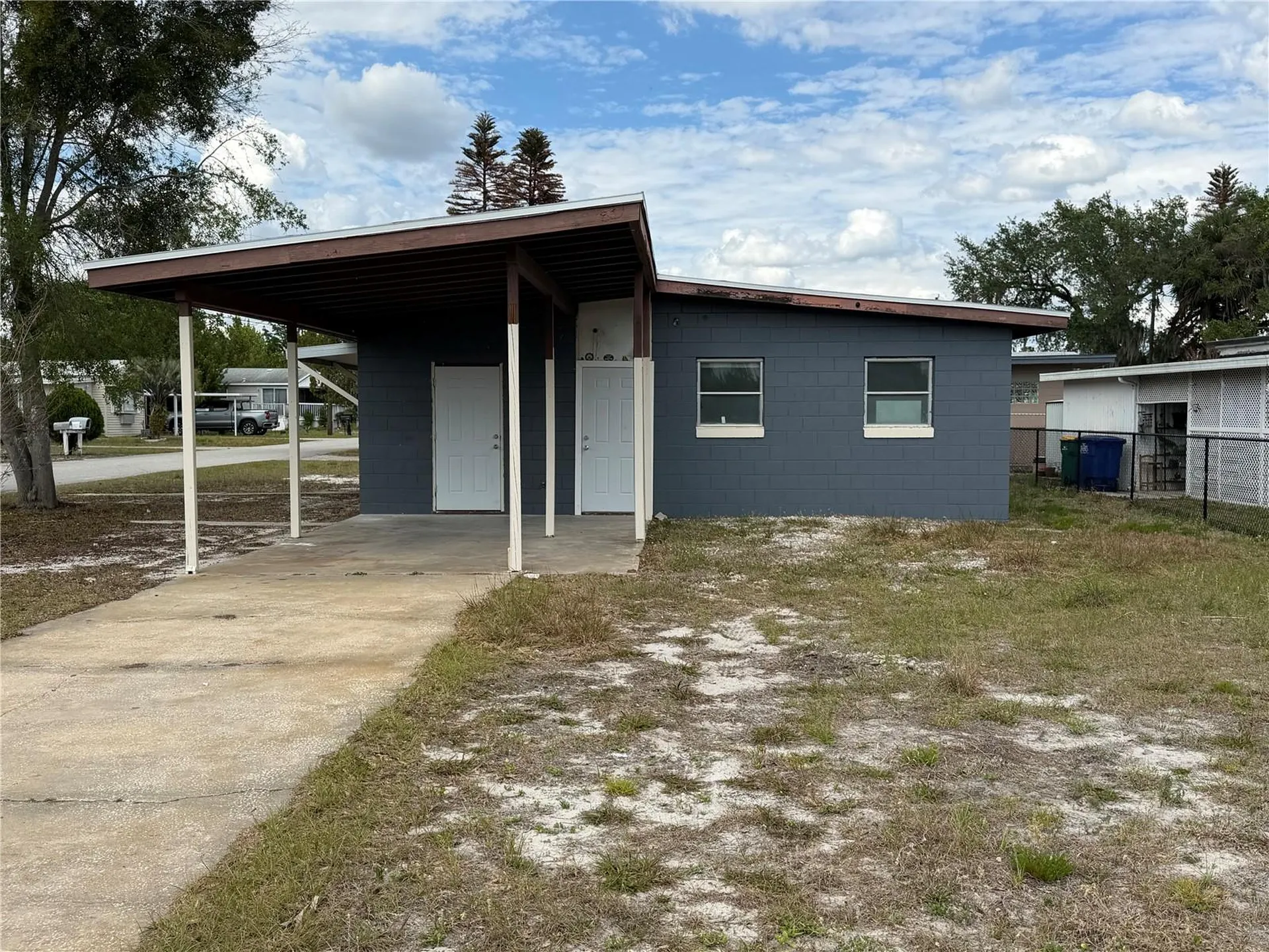 1121 Oakland Drive Tavares FL 32778