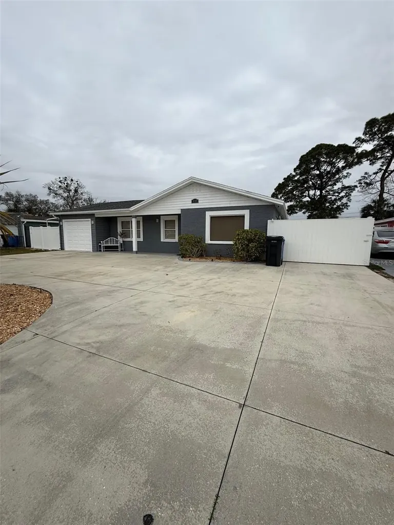 8105 Tanglewood Lane Tampa FL 33615