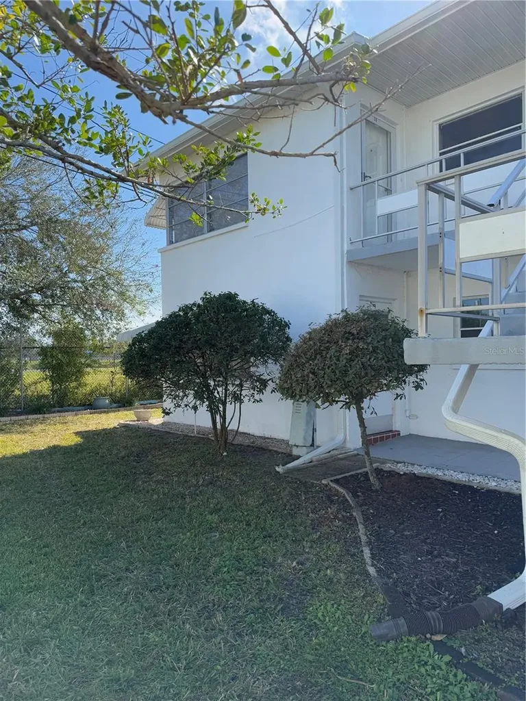 5895 18th Street N St Petersburg FL 33714