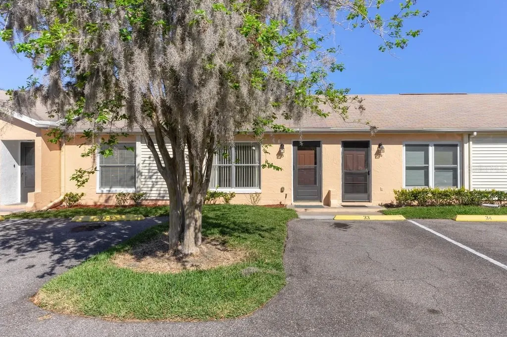 33 W Country Cove Way Kissimmee FL 34743