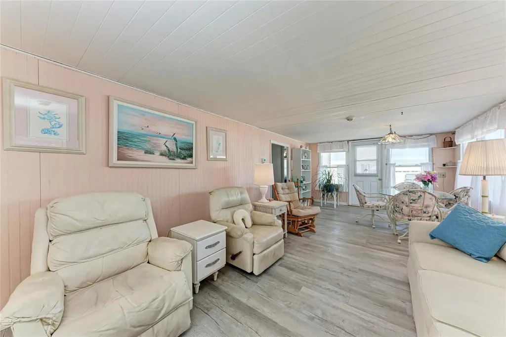 1610 Iowa Avenue Bradenton FL 34207