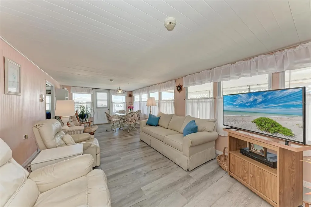 1610 Iowa Avenue Bradenton FL 34207