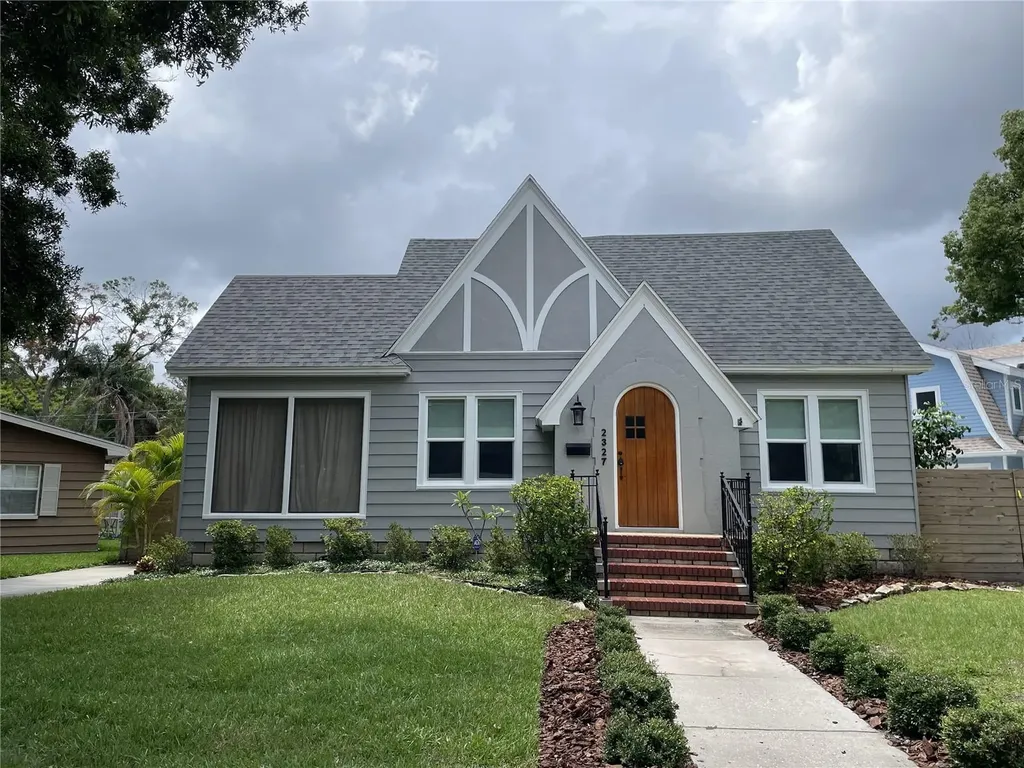 2327 Woodlawn Circle E St Petersburg FL 33704