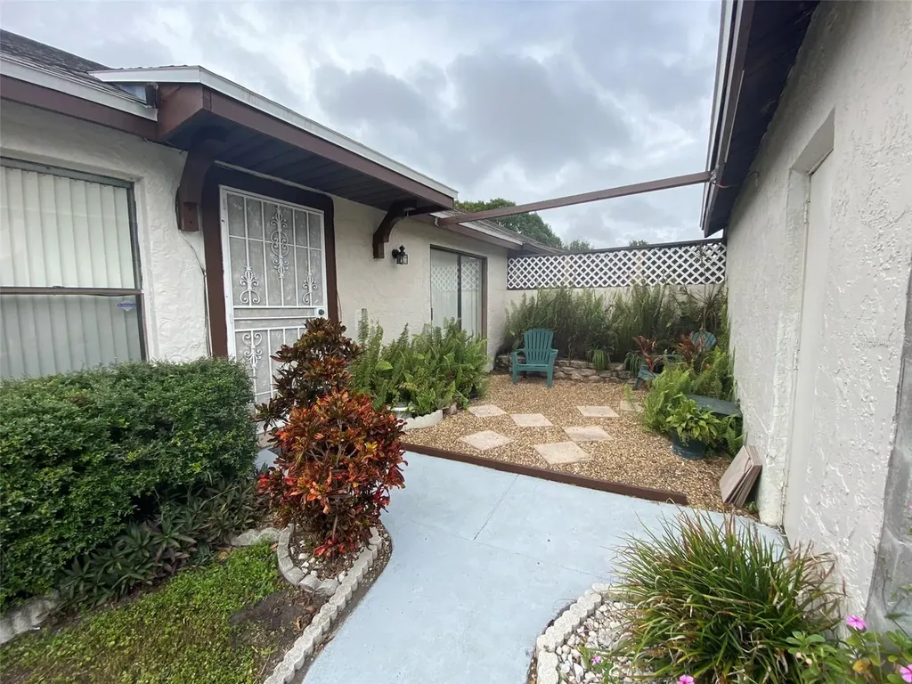 1138 Easton Street Orlando FL 32825