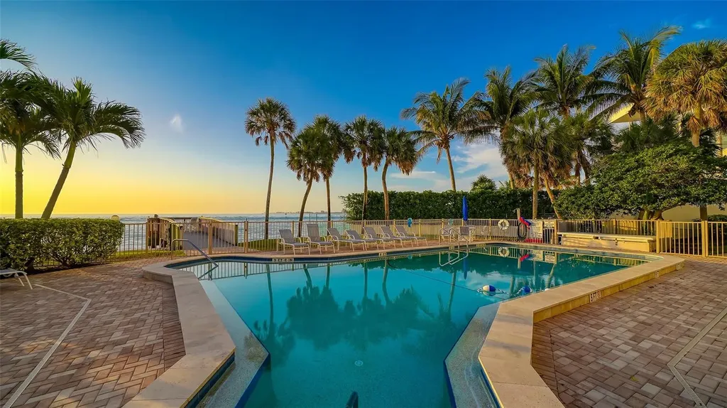 4822 Ocean Boulevard Sarasota FL 34242