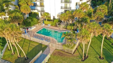 4822 Ocean Boulevard Sarasota FL 34242
