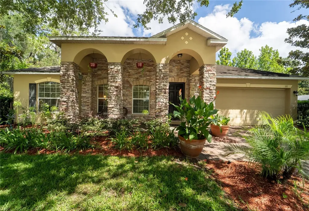 101 Los Arbor Drive Deland FL 32724