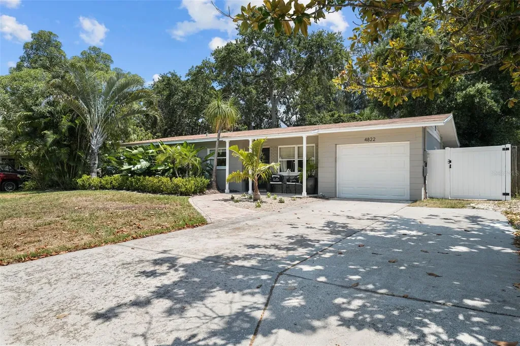 4822 W Bay Court Avenue Tampa FL 33611