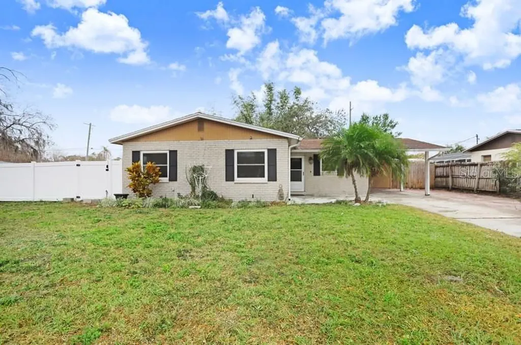 1411 Fernwood Place Seffner FL 33584