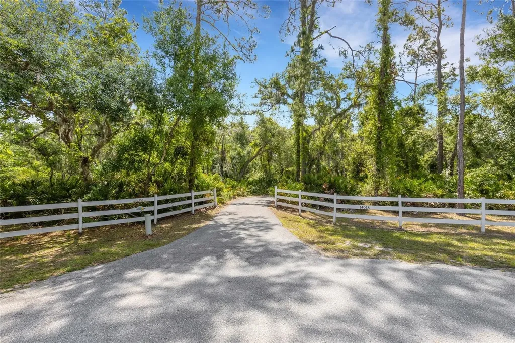 14018 Pine Woods Lane E Sarasota FL 34240
