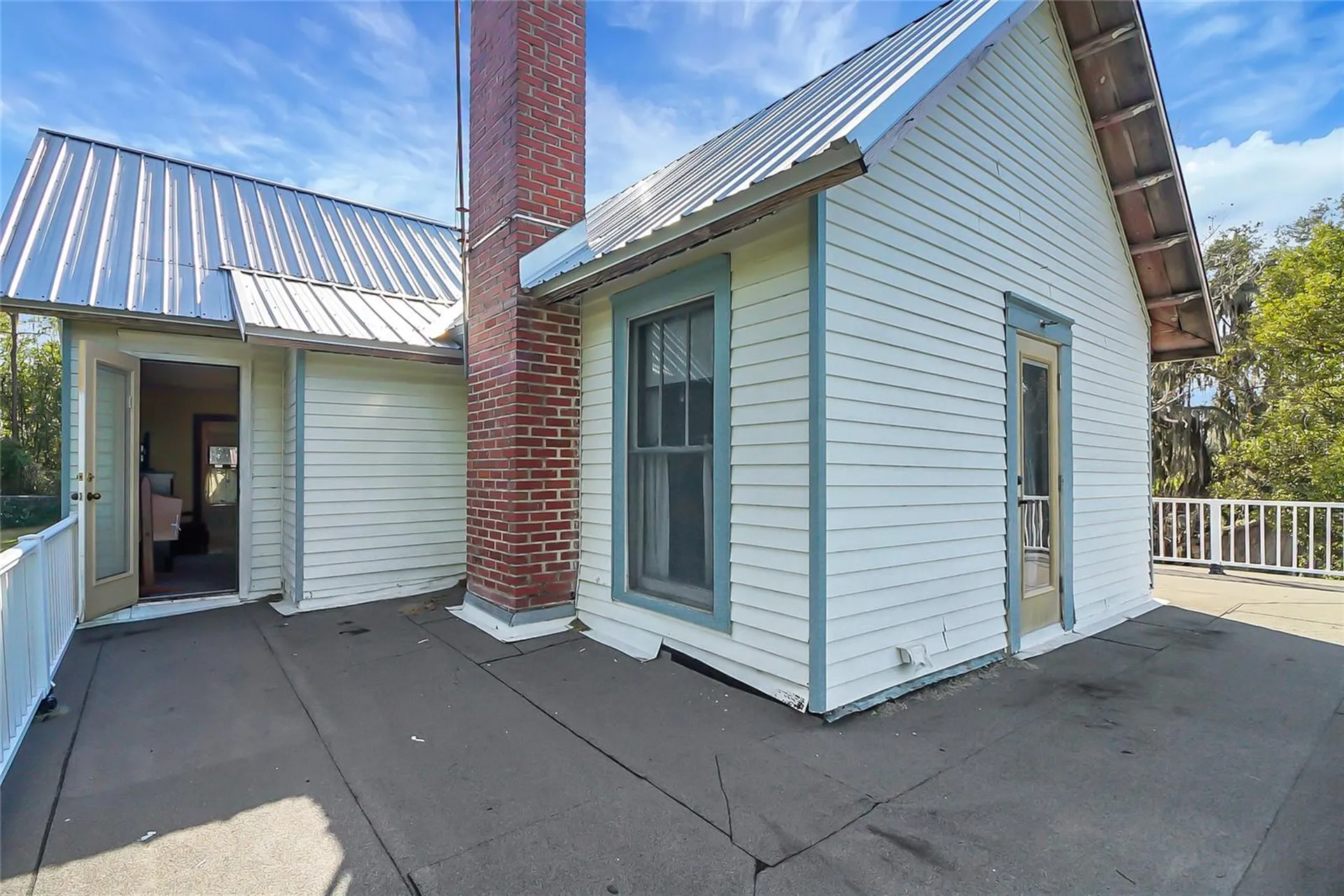 9210 County Road 48 Yalaha FL 34797