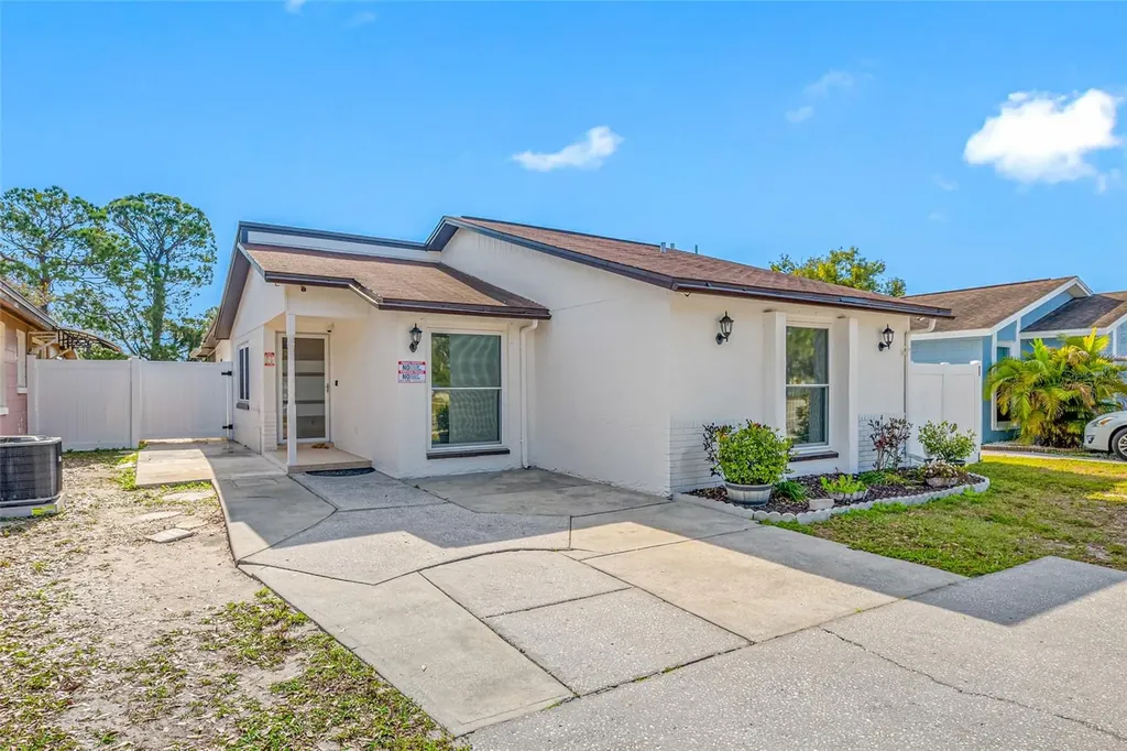 9204 Wood Lake Boulevard Tampa FL 33615