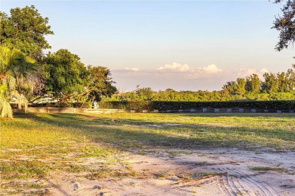 3821 Flamingo Avenue Sarasota FL 34242