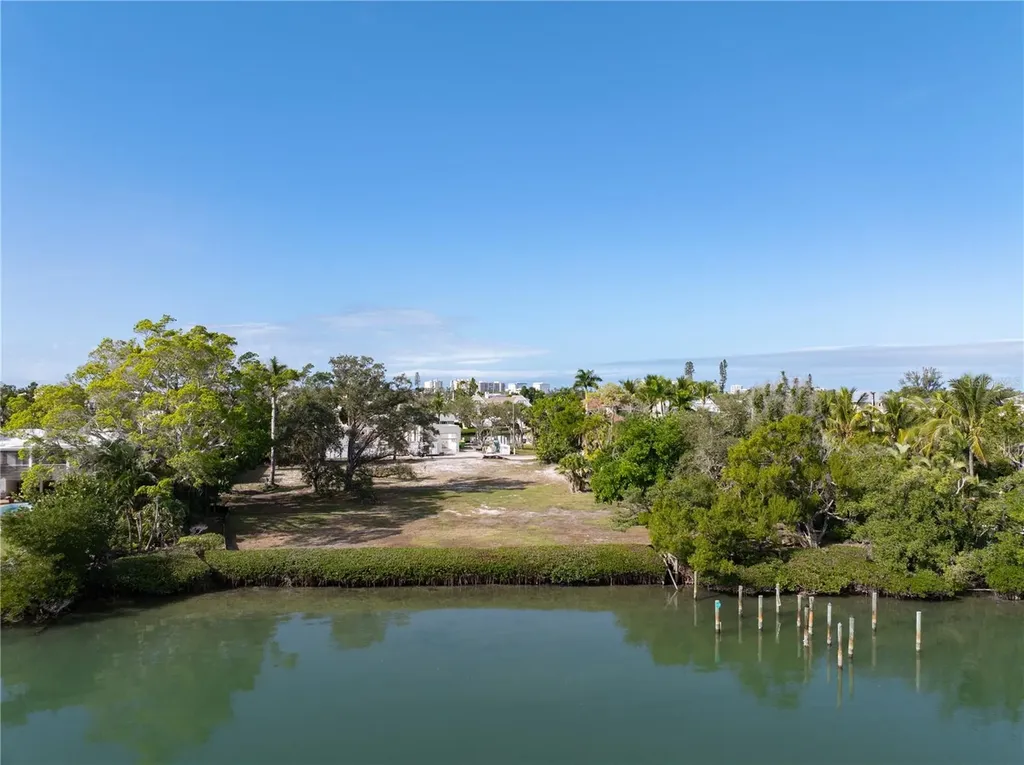 3821 Flamingo Avenue Sarasota FL 34242
