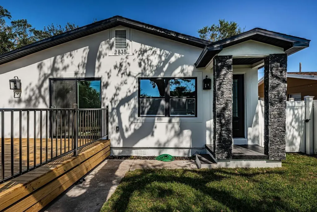 2835 Freemont Terrace S St Petersburg FL 33712