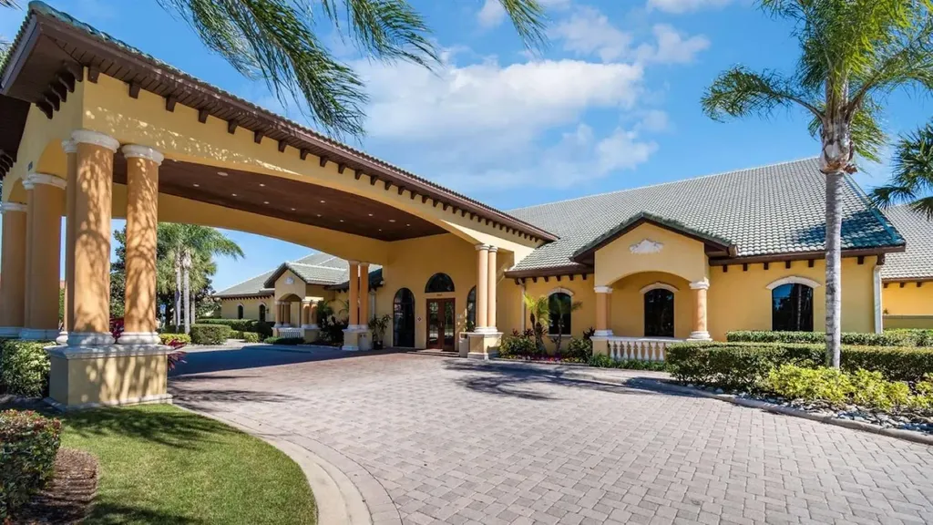 3071 Beach Palm Avenue Kissimmee FL 34747