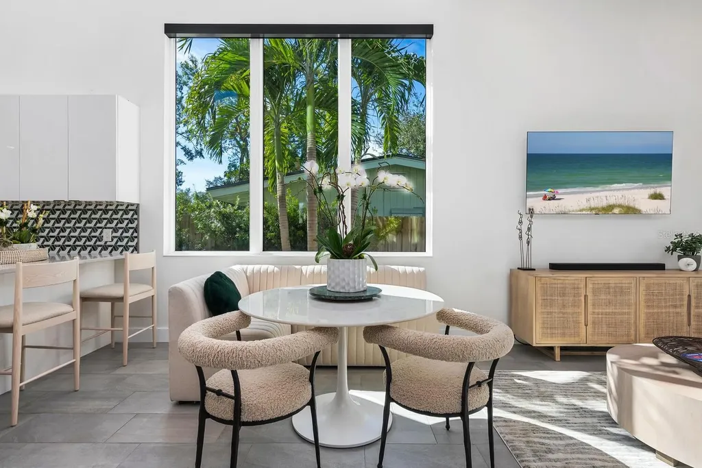 2254 Hawthorne Street Sarasota FL 34239