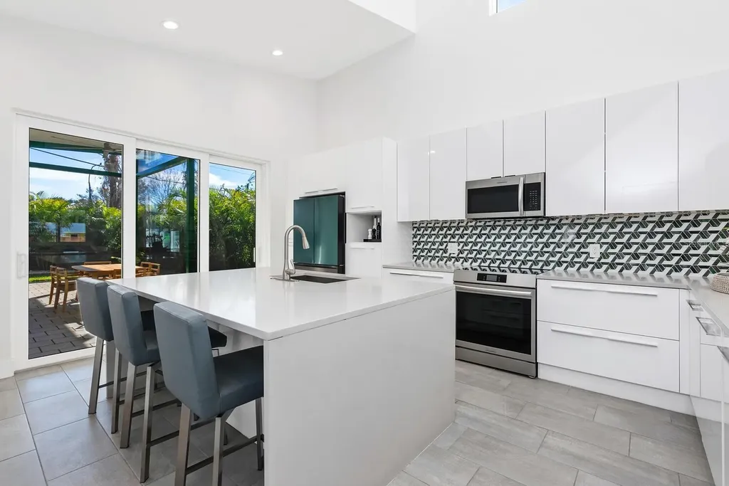 2254 Hawthorne Street Sarasota FL 34239
