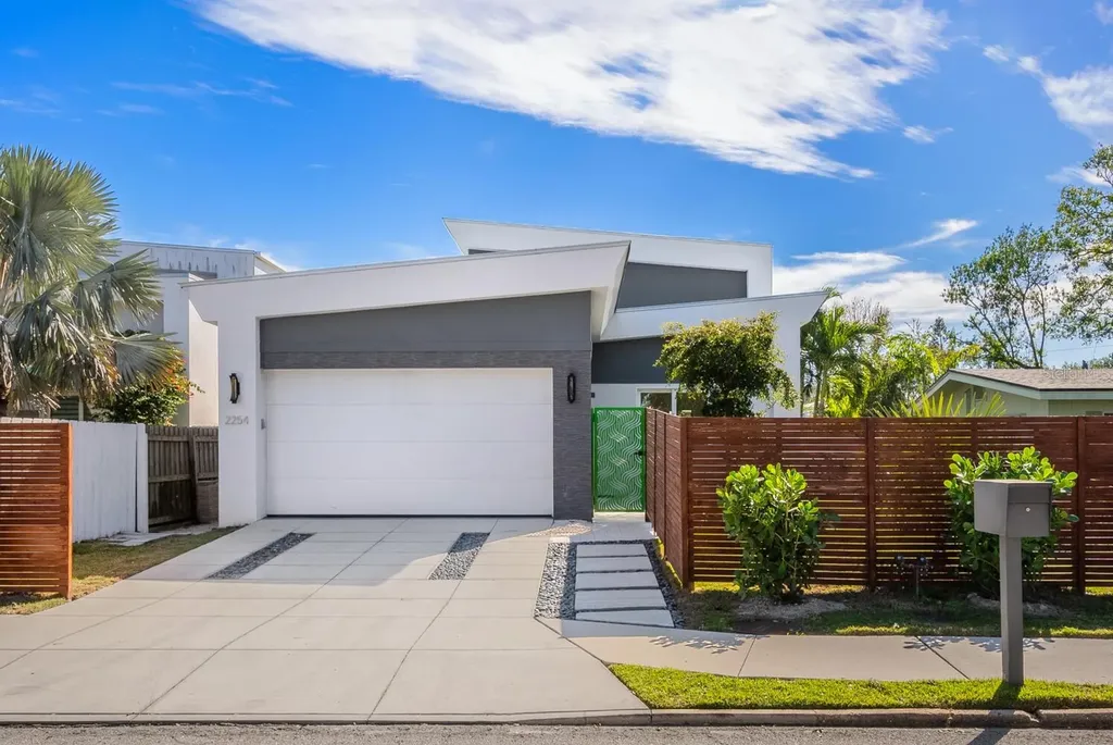2254 Hawthorne Street Sarasota FL 34239