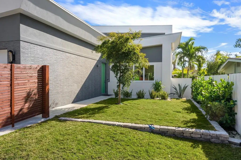 2254 Hawthorne Street Sarasota FL 34239