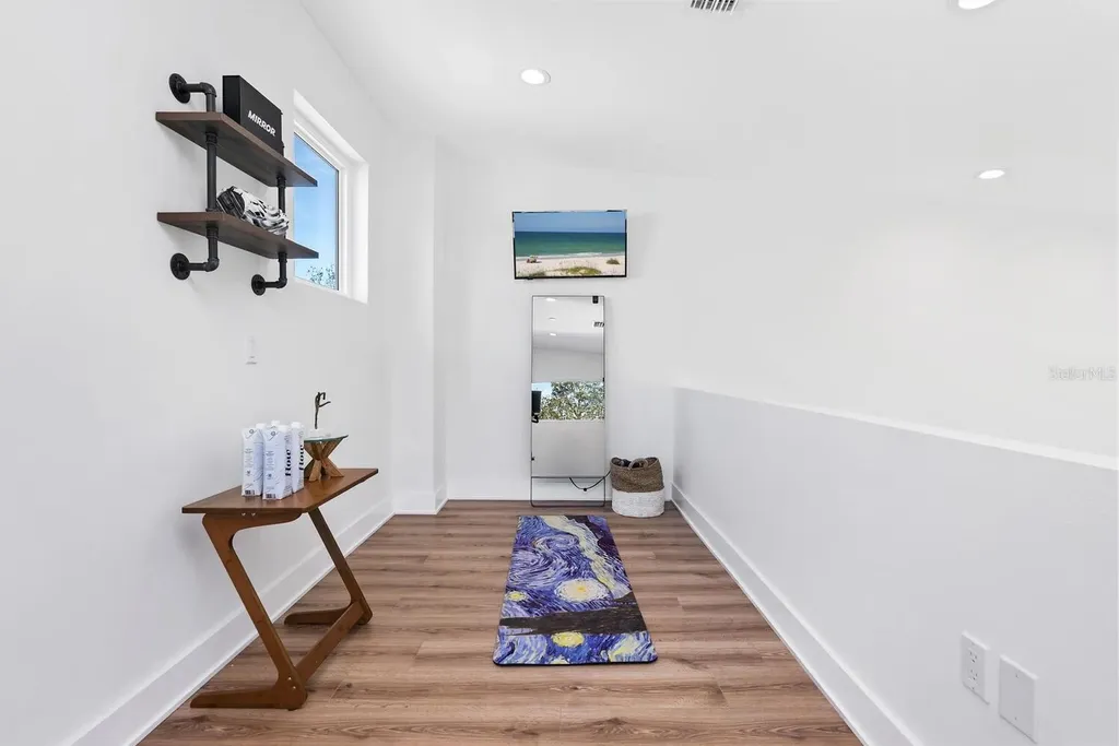 2254 Hawthorne Street Sarasota FL 34239