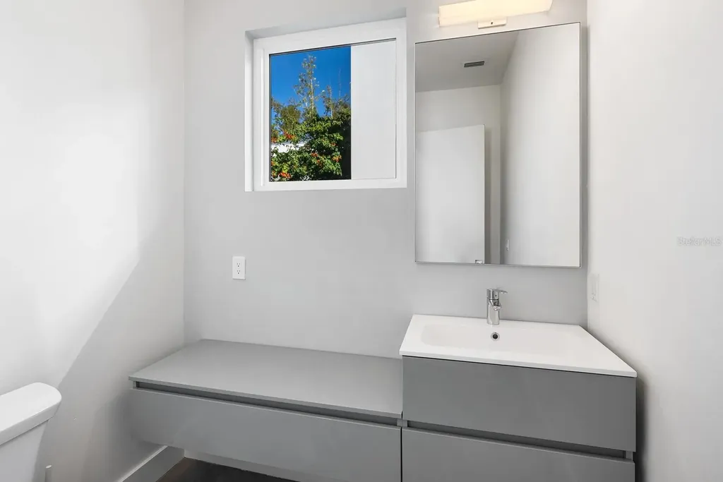 2254 Hawthorne Street Sarasota FL 34239
