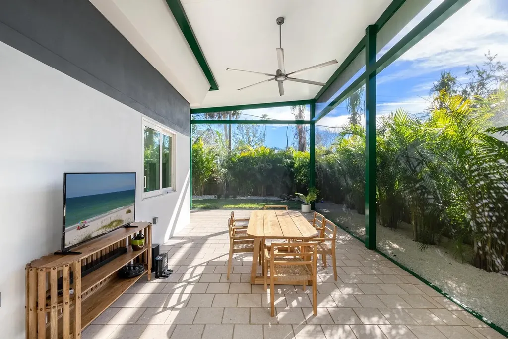 2254 Hawthorne Street Sarasota FL 34239