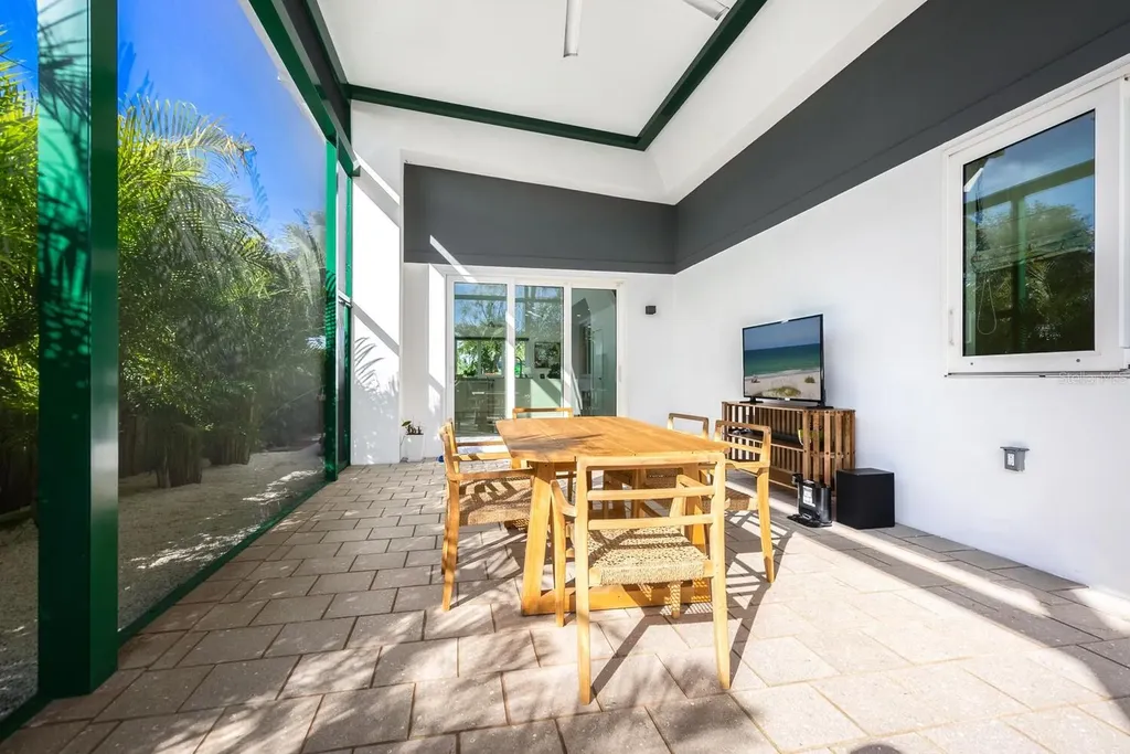 2254 Hawthorne Street Sarasota FL 34239