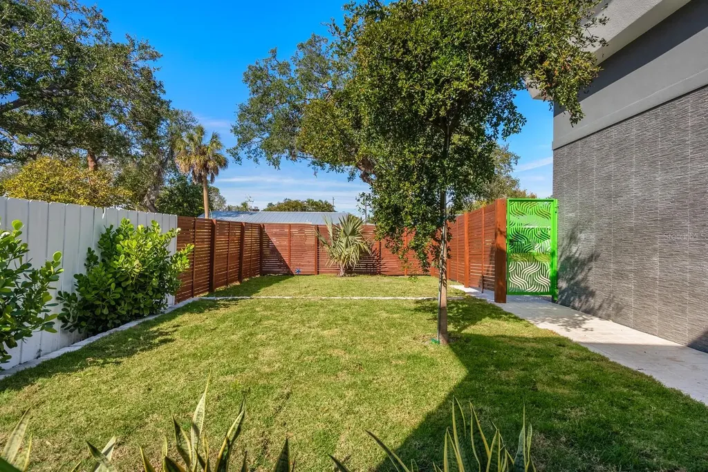2254 Hawthorne Street Sarasota FL 34239