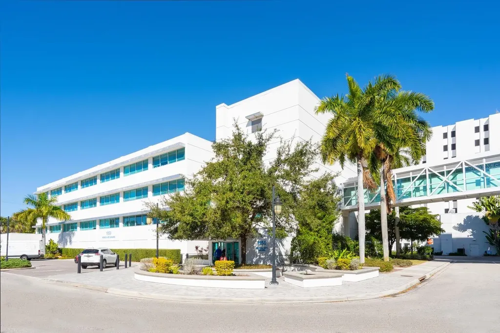 2254 Hawthorne Street Sarasota FL 34239
