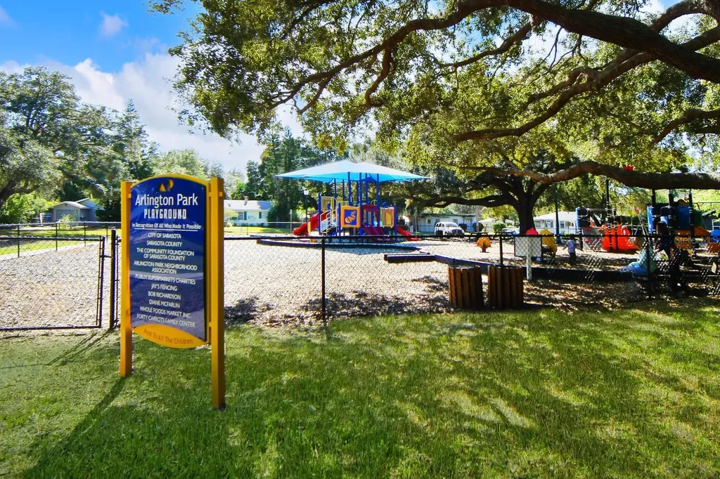 2254 Hawthorne Street Sarasota FL 34239