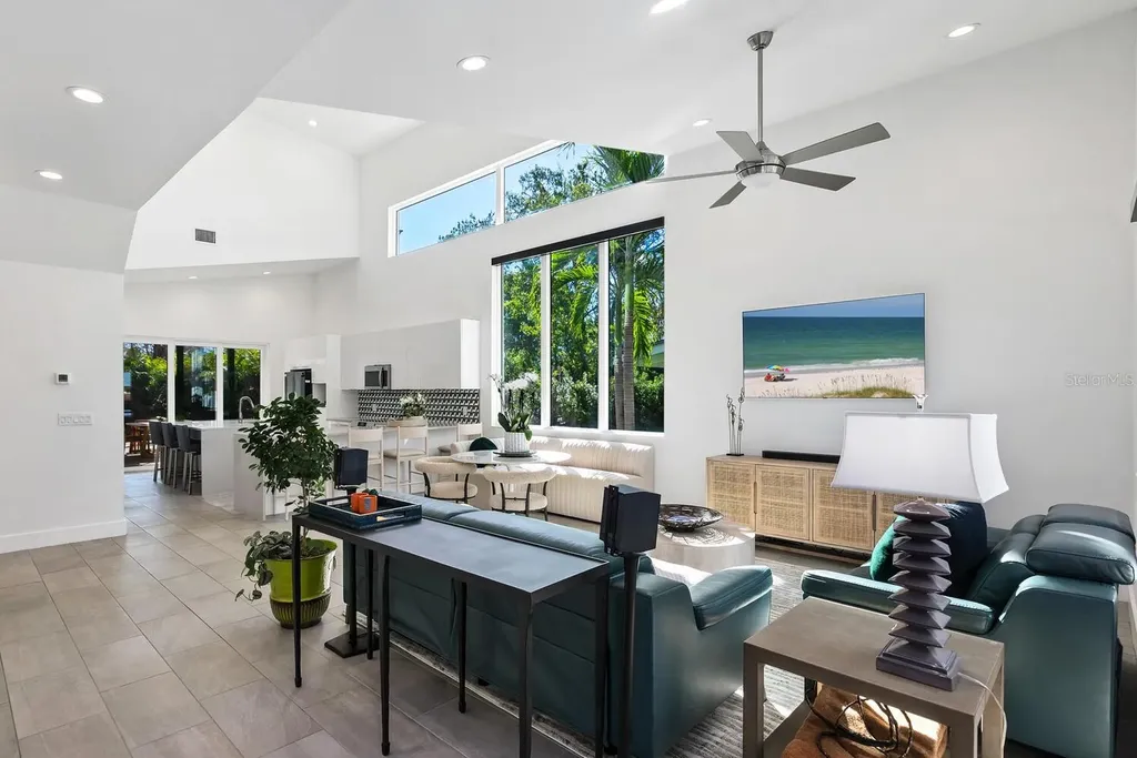 2254 Hawthorne Street Sarasota FL 34239