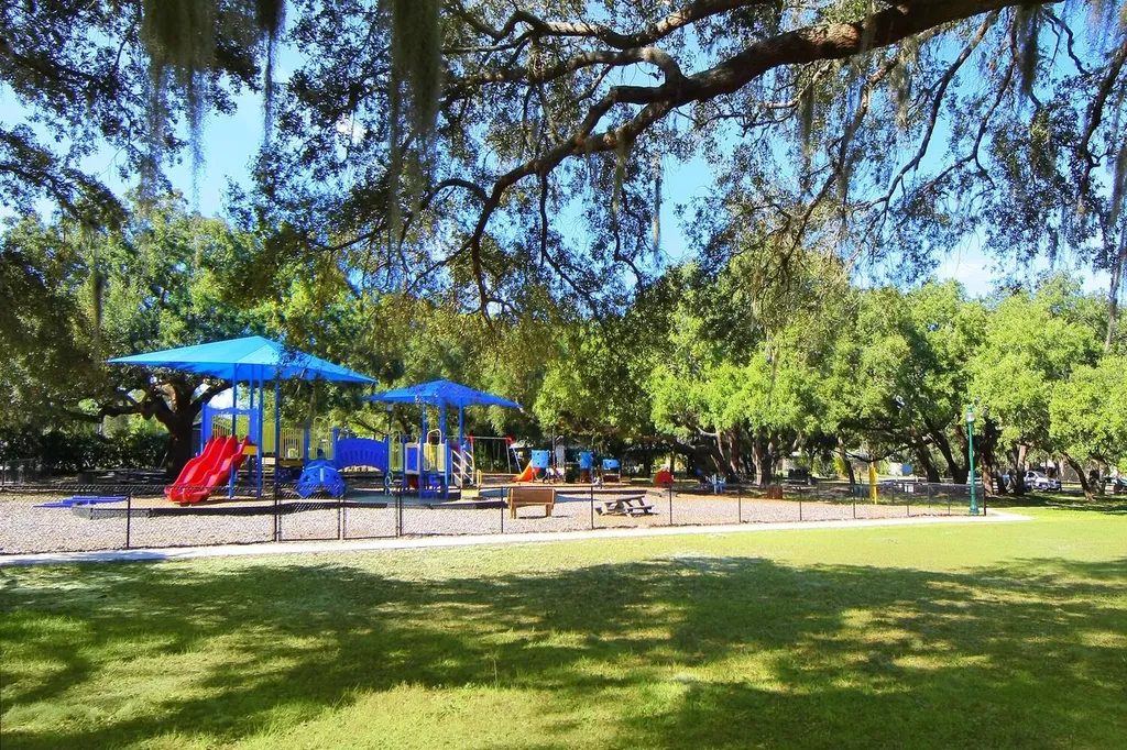 2254 Hawthorne Street Sarasota FL 34239