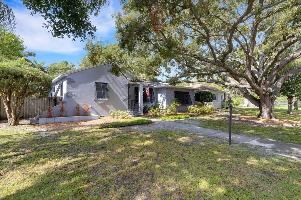 314 33rd Avenue NE St Petersburg FL 33704