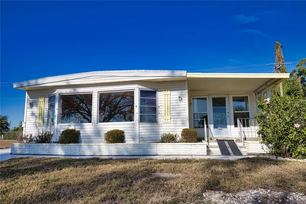 204 La Costa North Port FL 34287